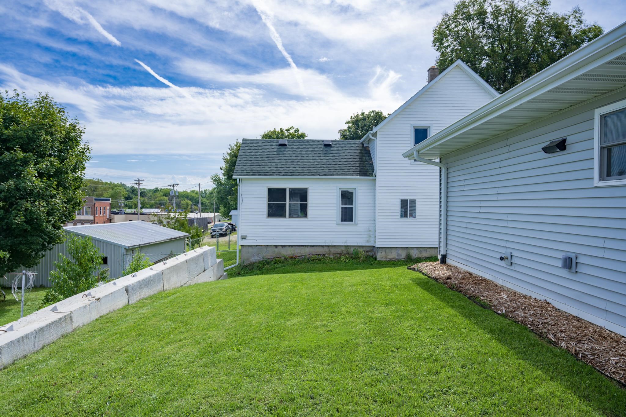 119 W Hall Street