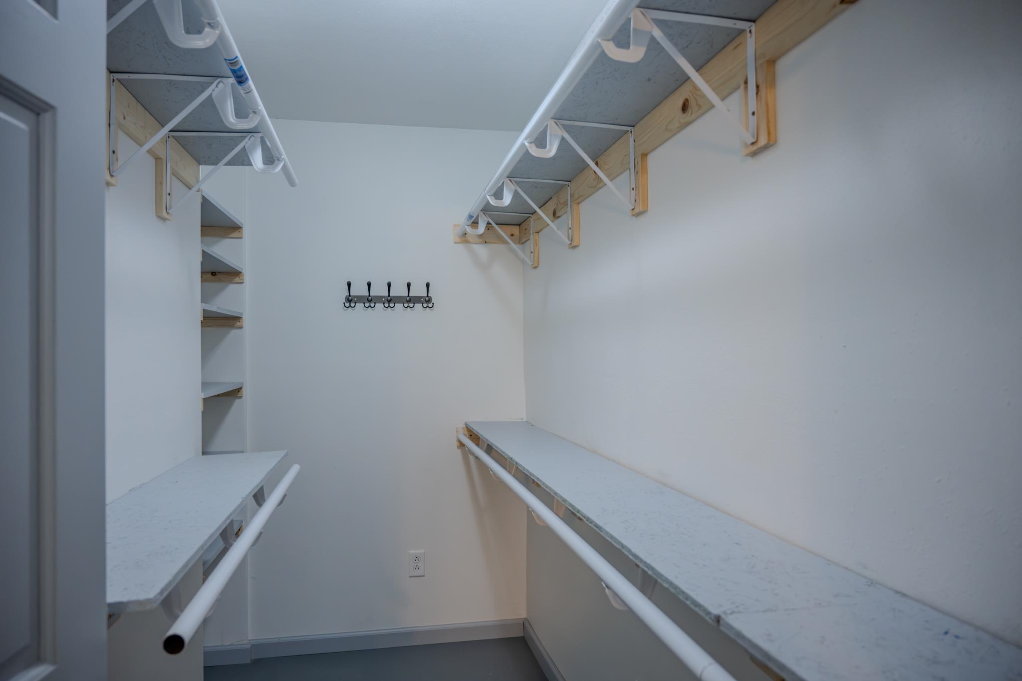 119 W Hall Street