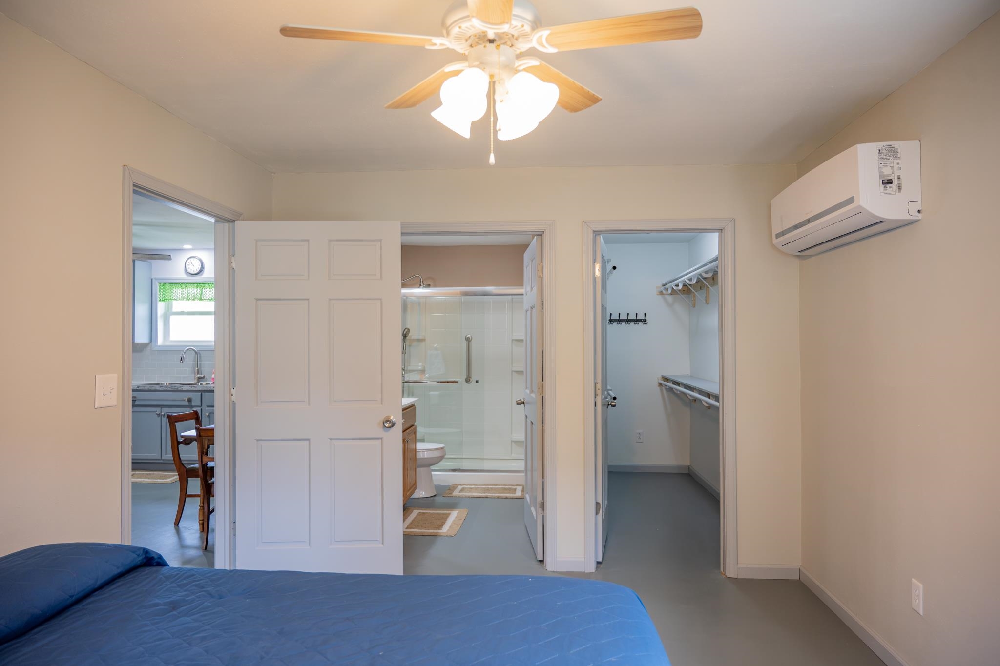 119 W Hall Street