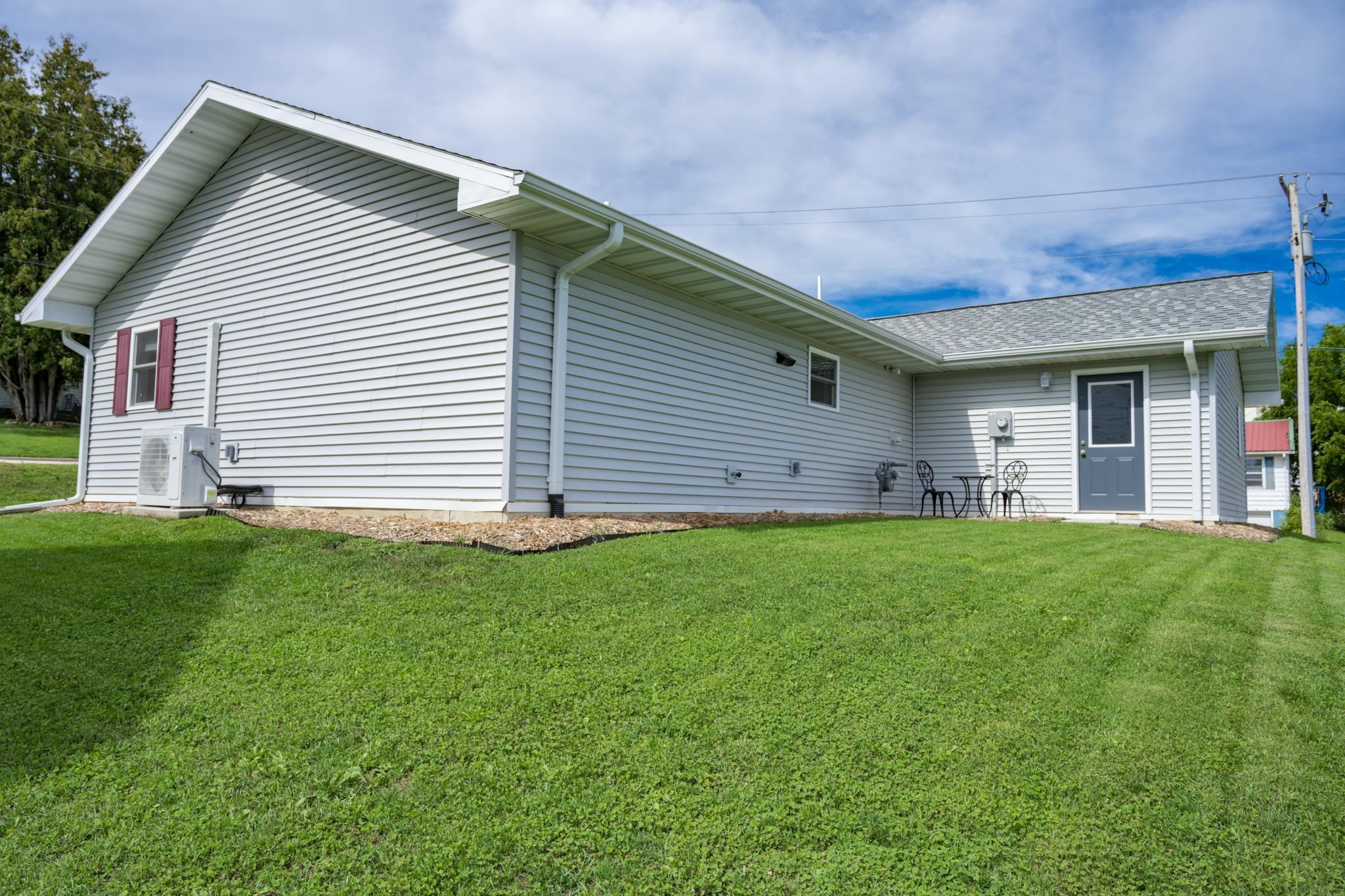 119 W Hall Street