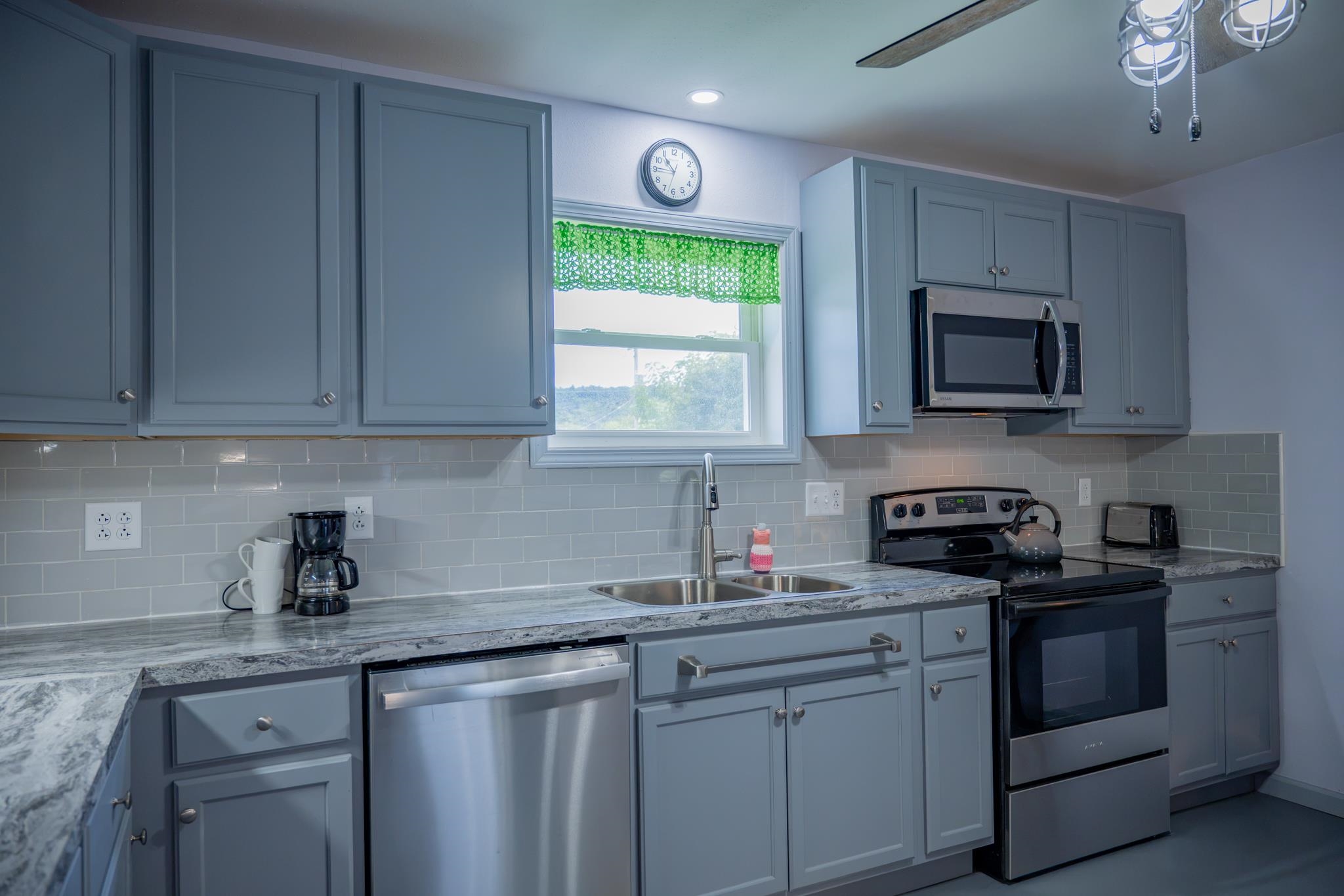 119 W Hall Street