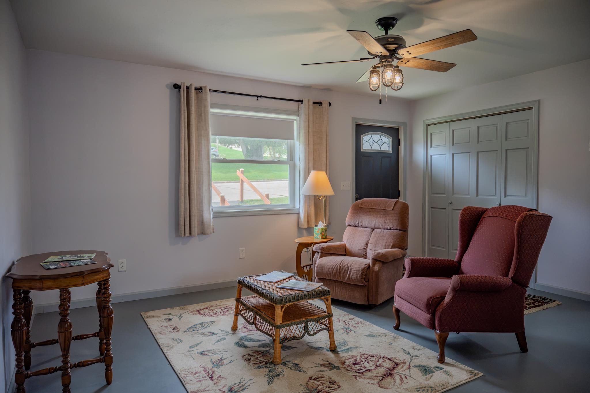119 W Hall Street