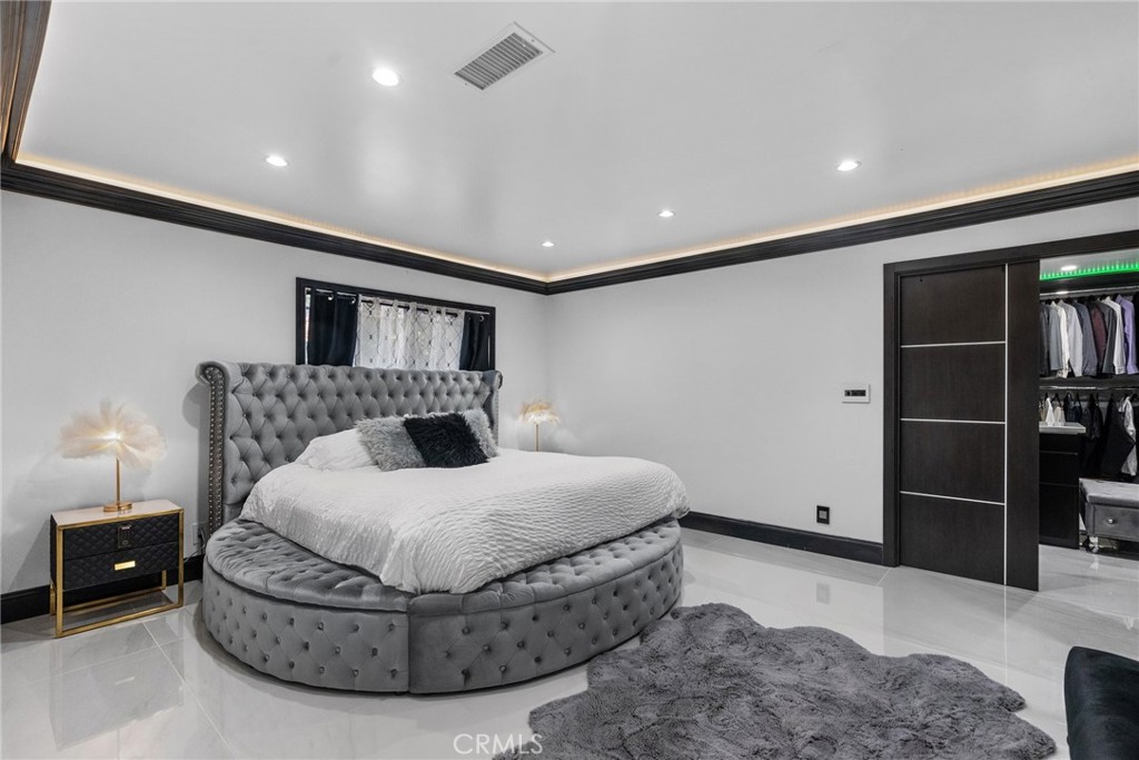 12293 Woodley Avenue