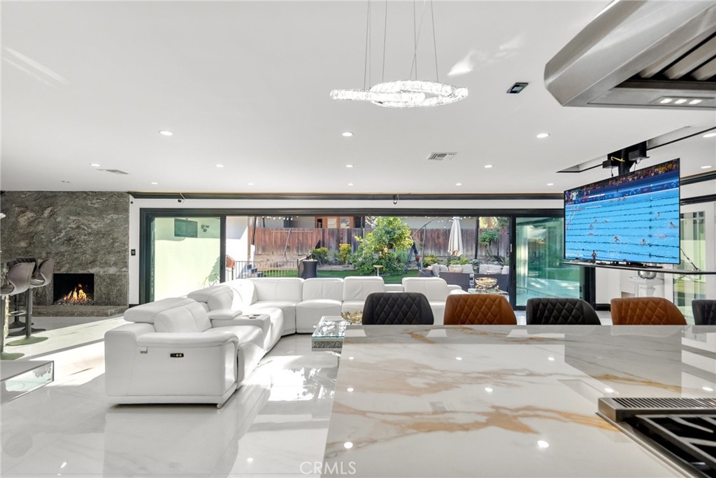 12293 Woodley Avenue