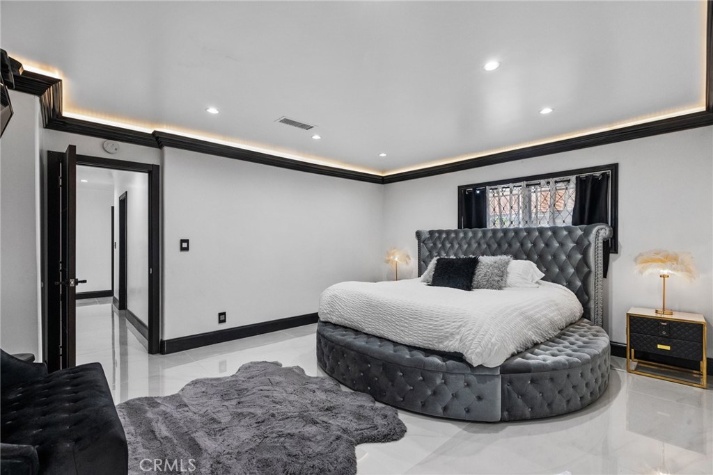 12293 Woodley Avenue