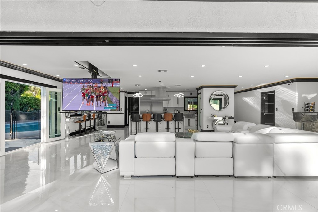 12293 Woodley Avenue