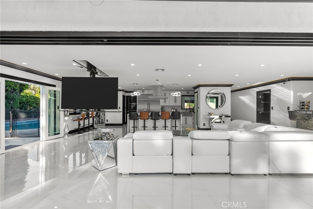 12293 Woodley Avenue