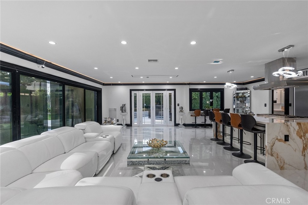 12293 Woodley Avenue