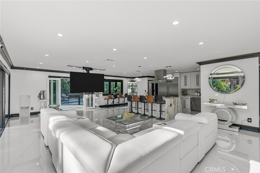 12293 Woodley Avenue