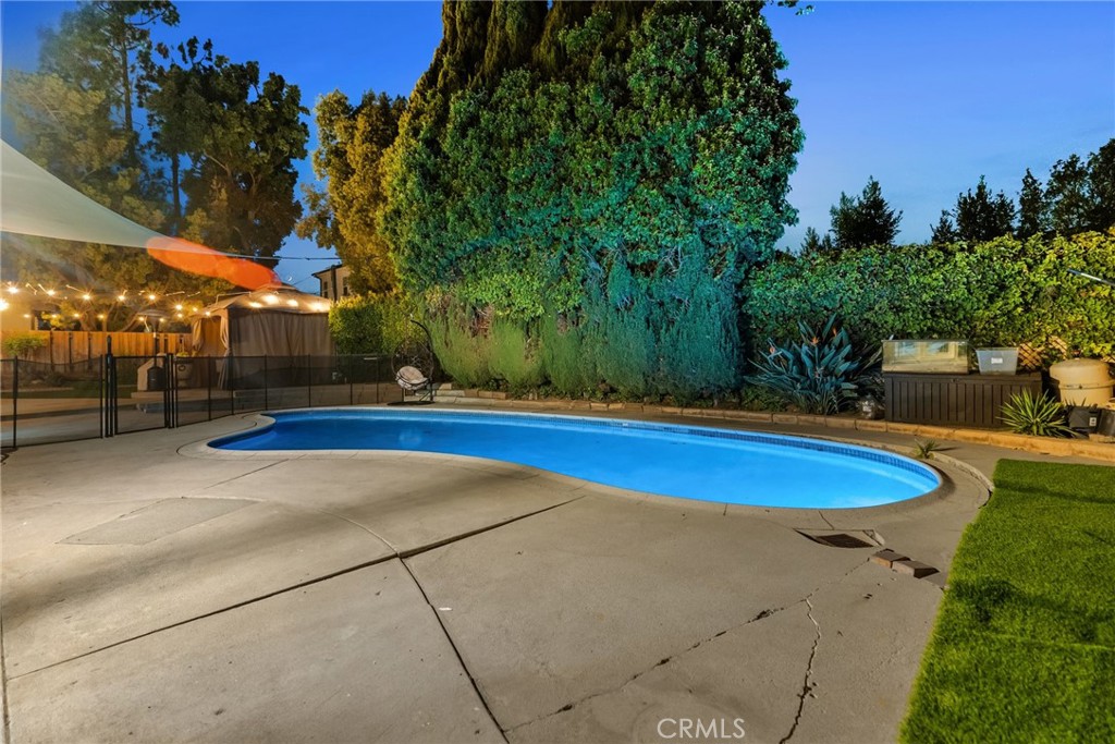 12293 Woodley Avenue