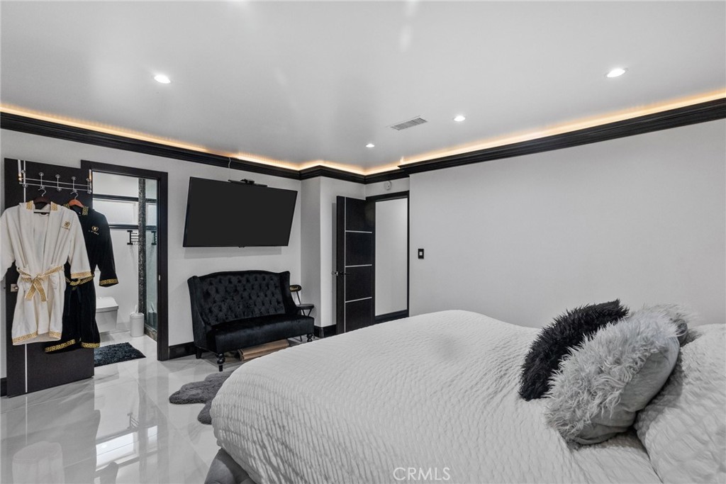 12293 Woodley Avenue