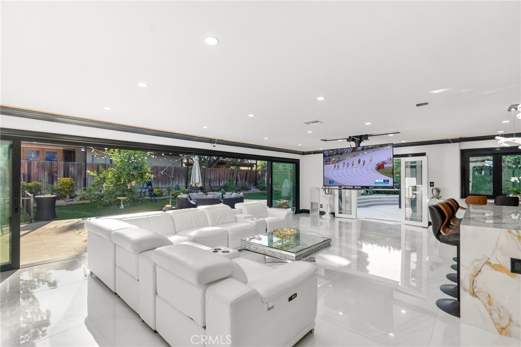 12293 Woodley Avenue