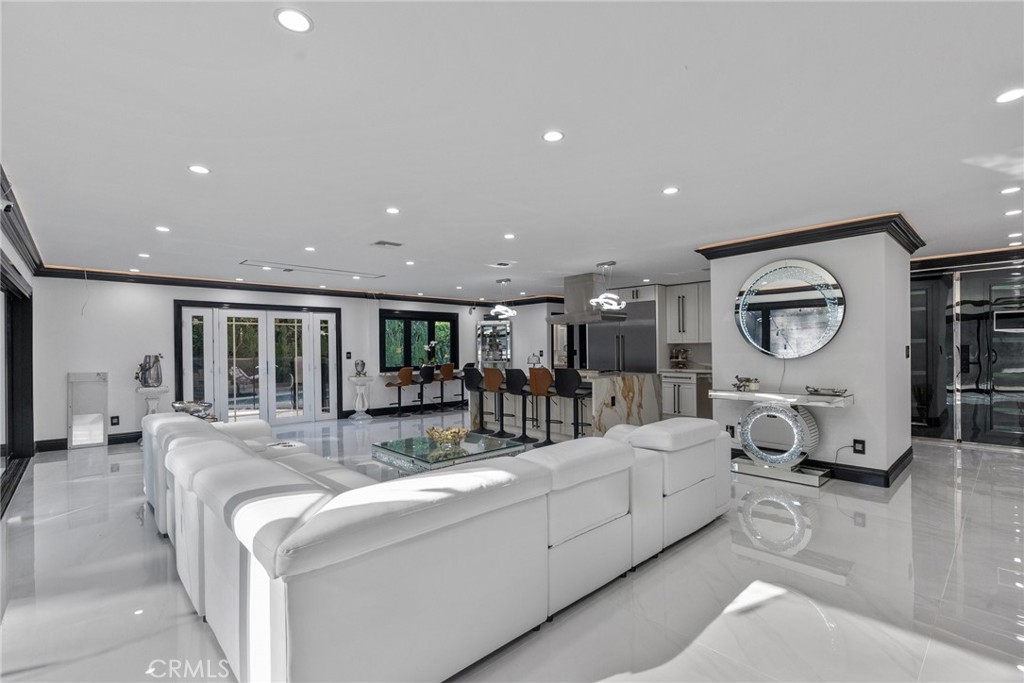 12293 Woodley Avenue