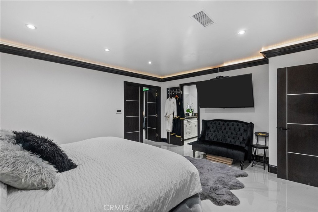 12293 Woodley Avenue