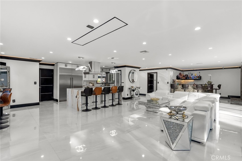 12293 Woodley Avenue