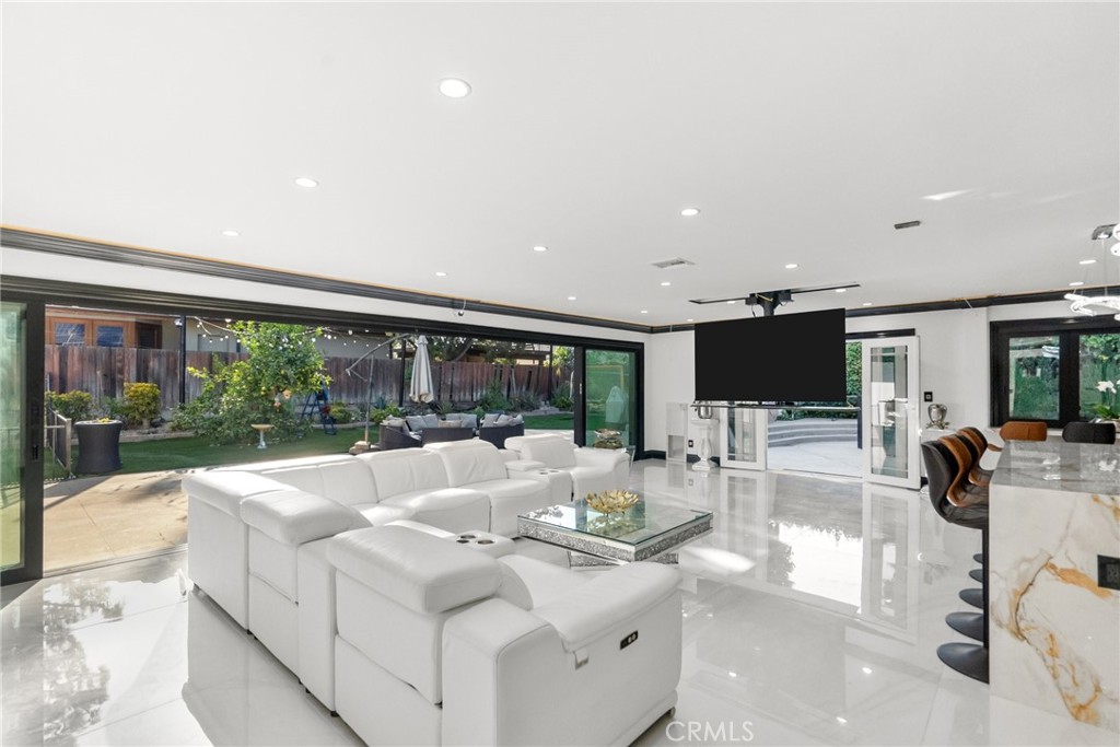 12293 Woodley Avenue