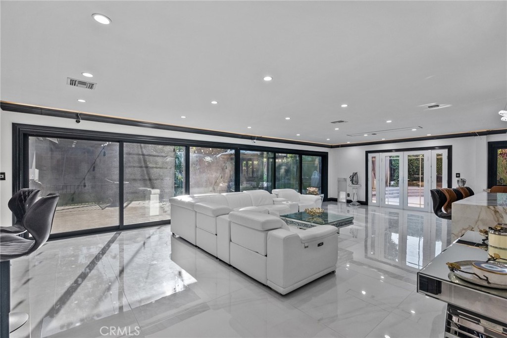 12293 Woodley Avenue