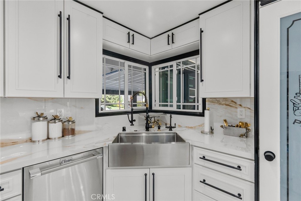 12293 Woodley Avenue