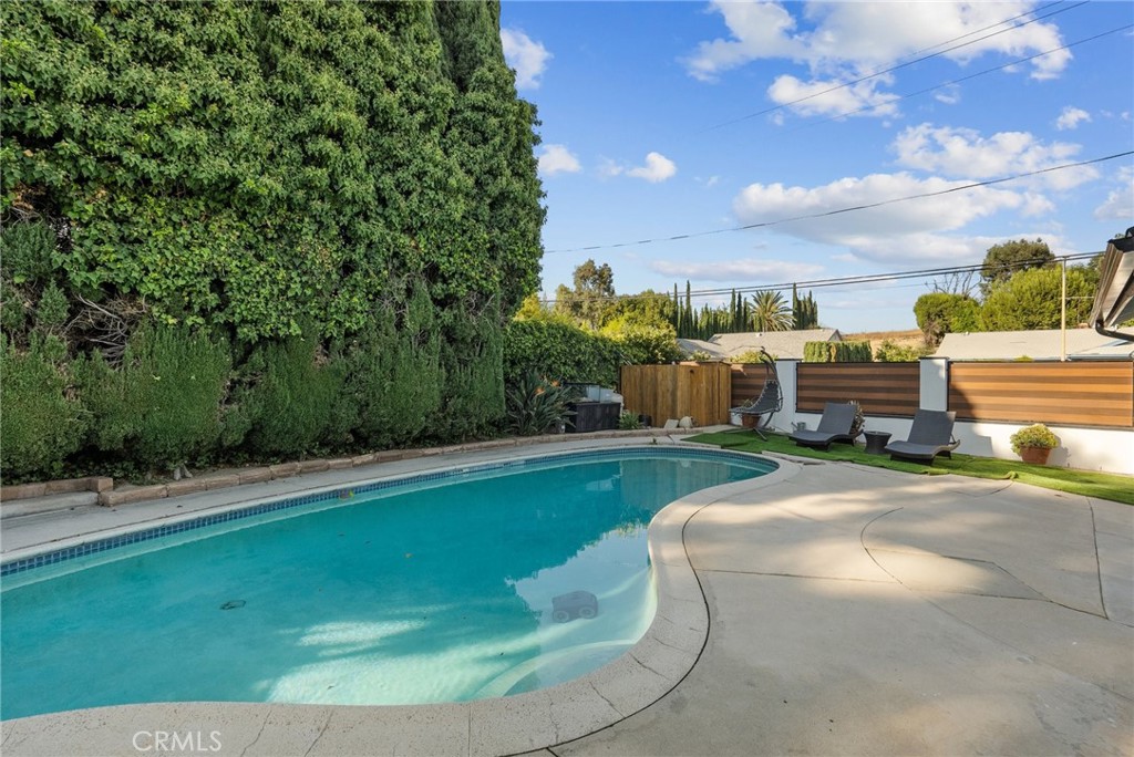 12293 Woodley Avenue