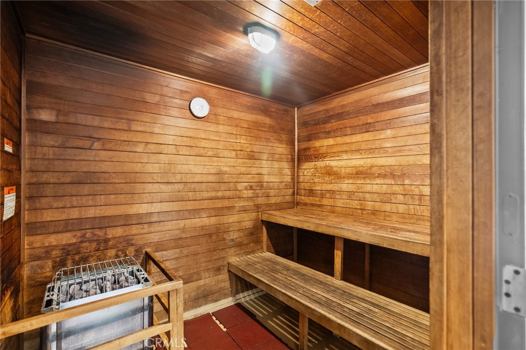 488 E Ocean Boulevard 1111