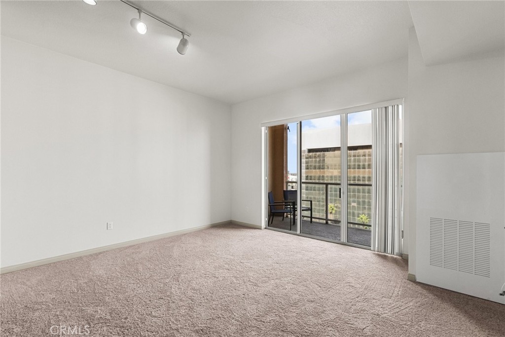 488 E Ocean Boulevard 1111