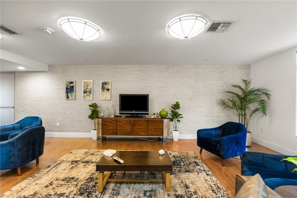 488 E Ocean Boulevard 1111