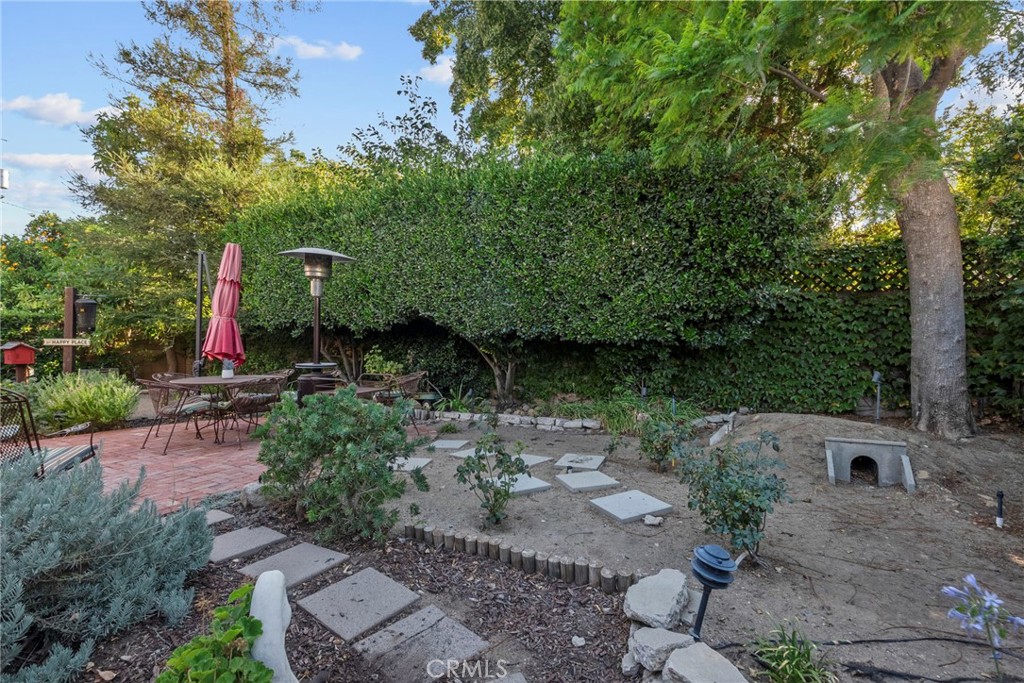 10827 Yarmouth Avenue