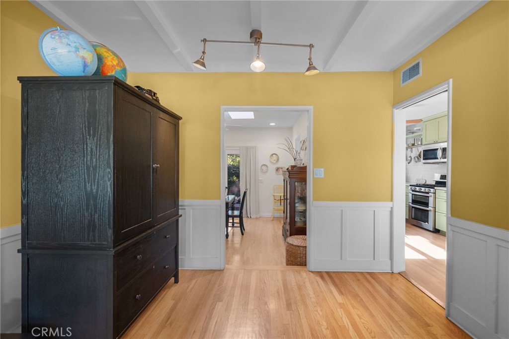 10827 Yarmouth Avenue