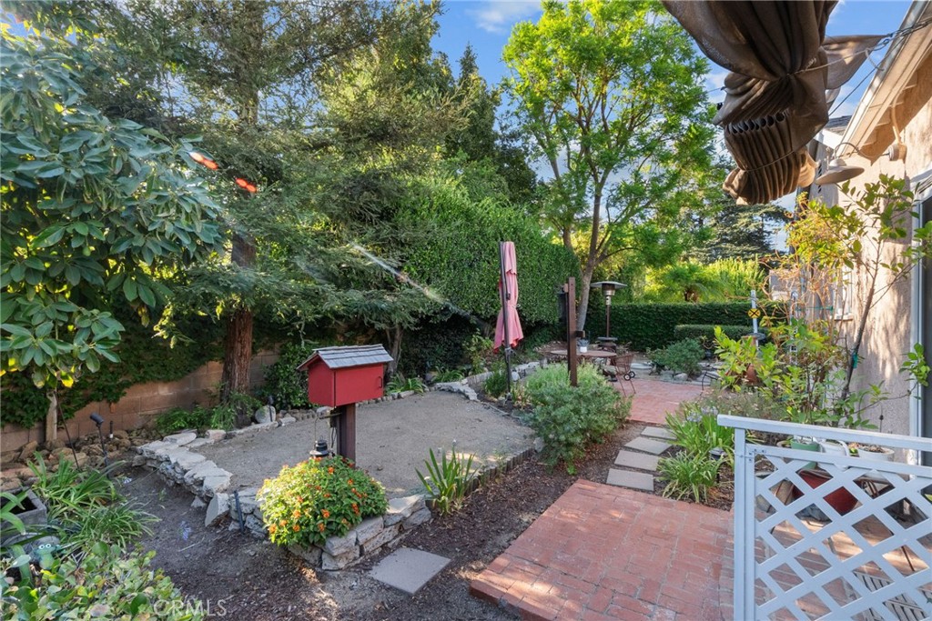 10827 Yarmouth Avenue