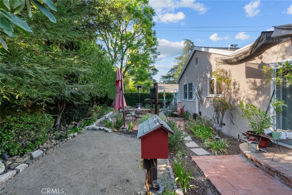 10827 Yarmouth Avenue