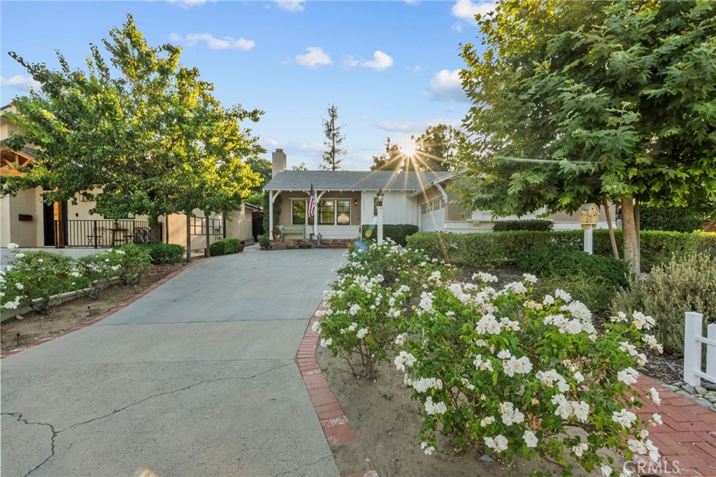 10827 Yarmouth Avenue