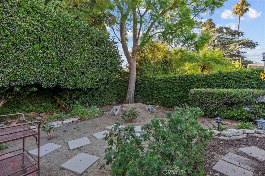 10827 Yarmouth Avenue