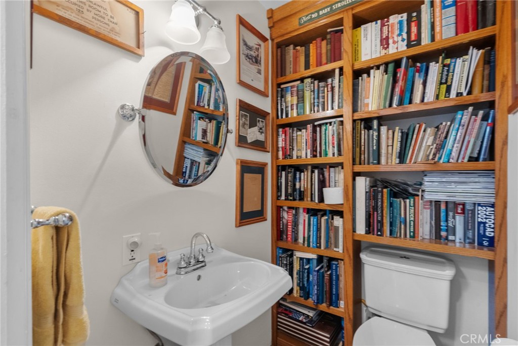 10827 Yarmouth Avenue