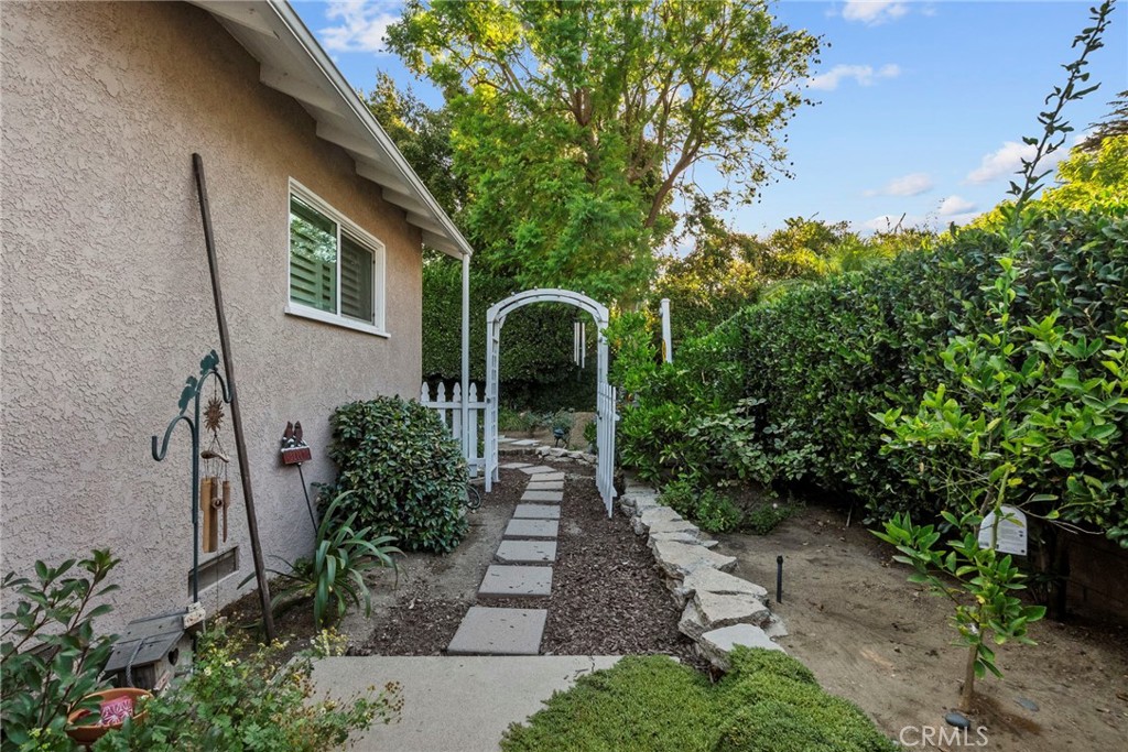 10827 Yarmouth Avenue