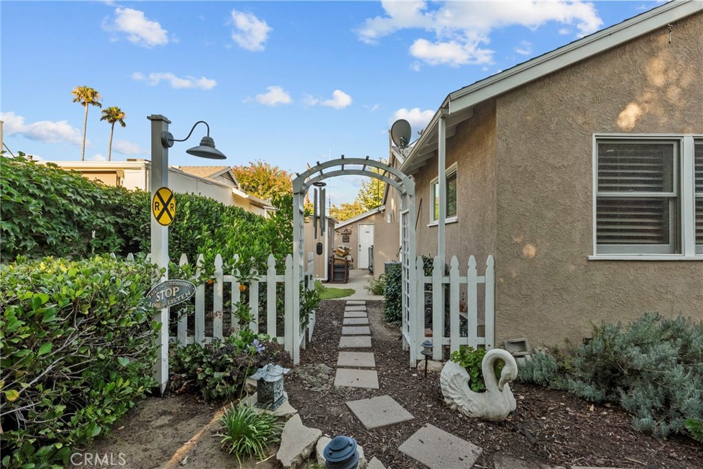 10827 Yarmouth Avenue