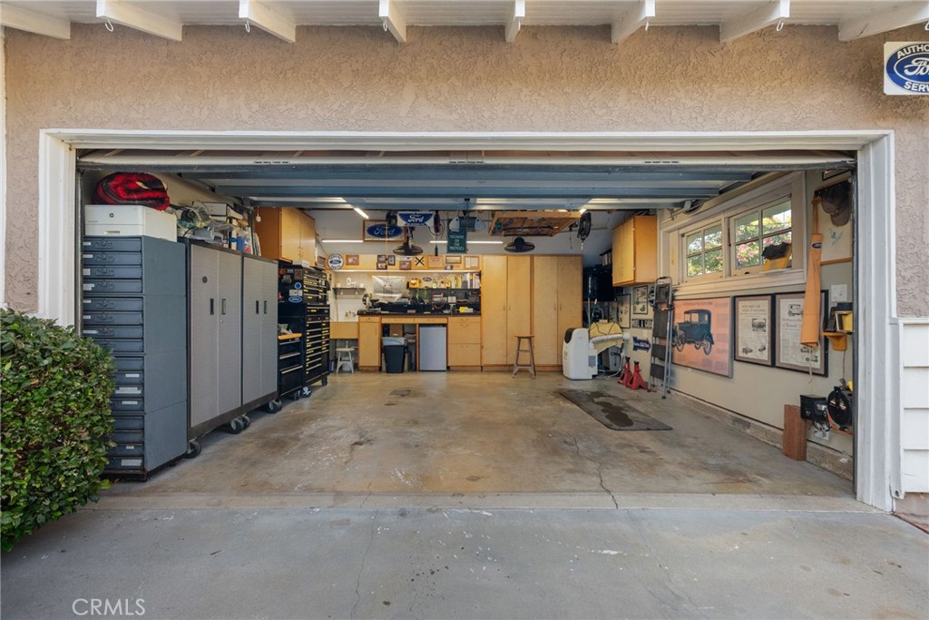 10827 Yarmouth Avenue