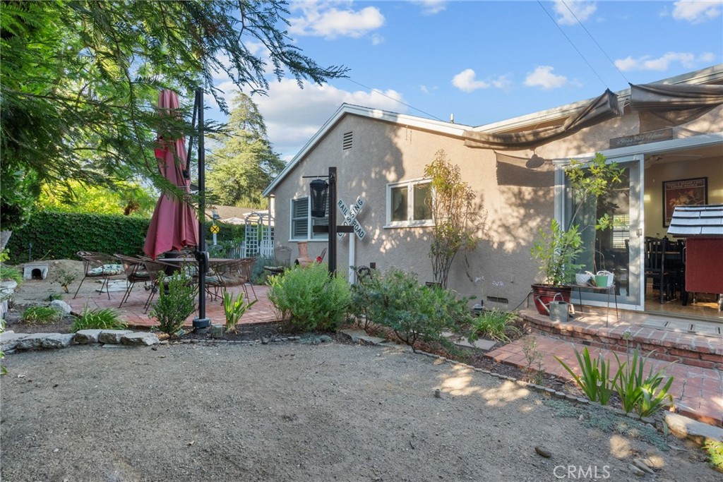 10827 Yarmouth Avenue