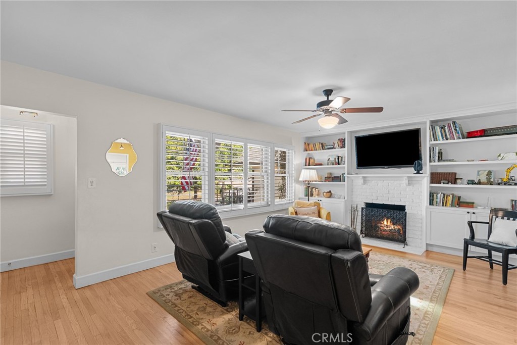 10827 Yarmouth Avenue