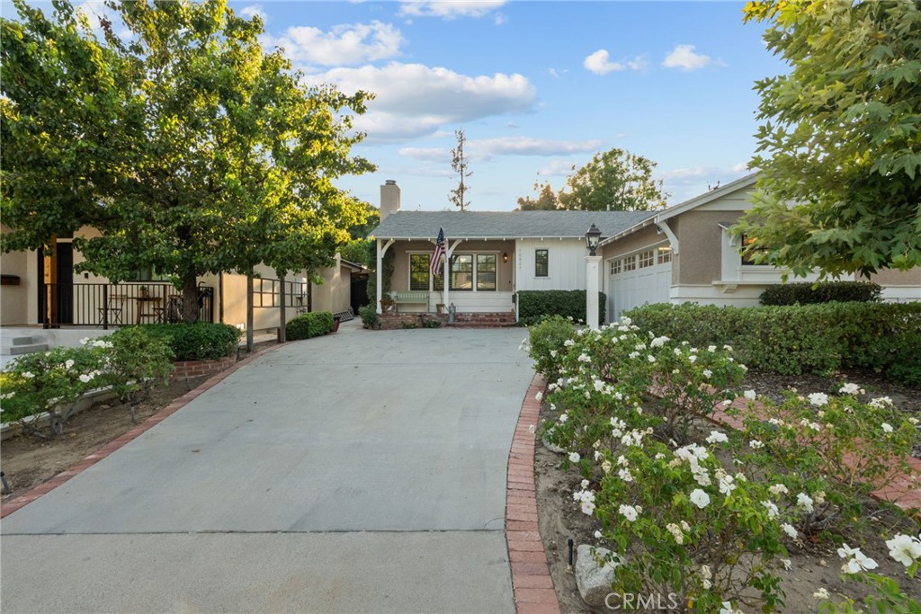 10827 Yarmouth Avenue