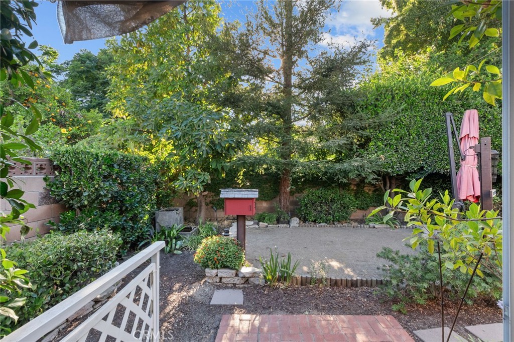 10827 Yarmouth Avenue