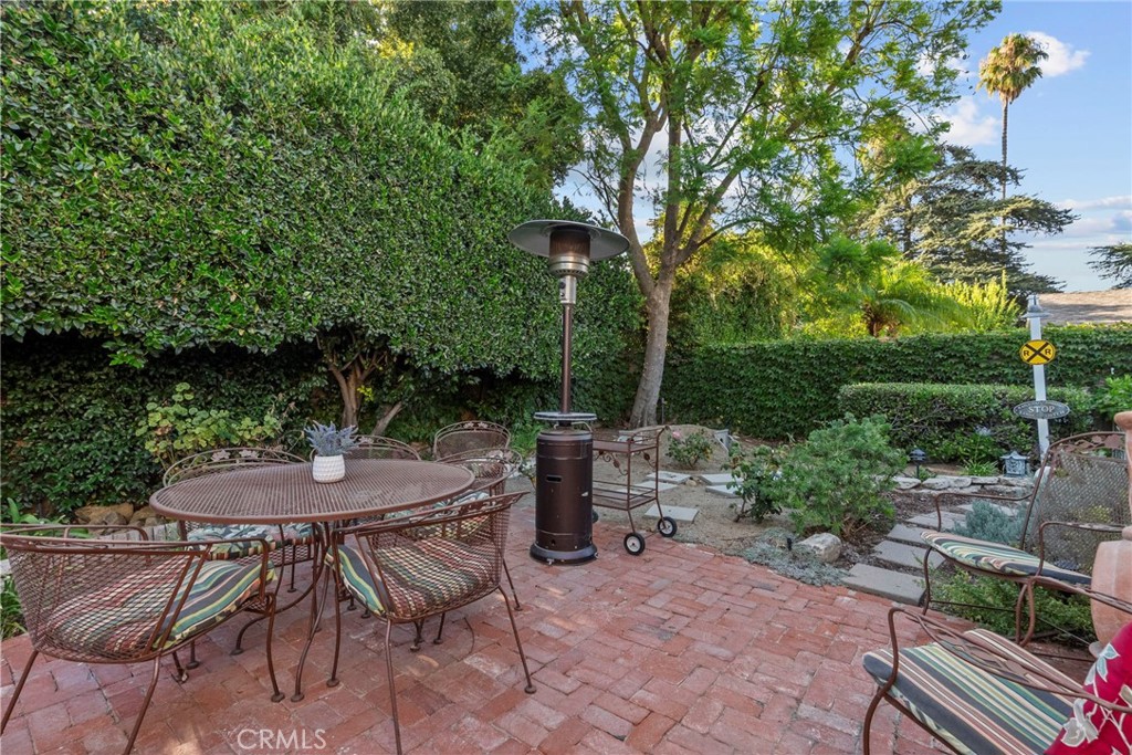 10827 Yarmouth Avenue