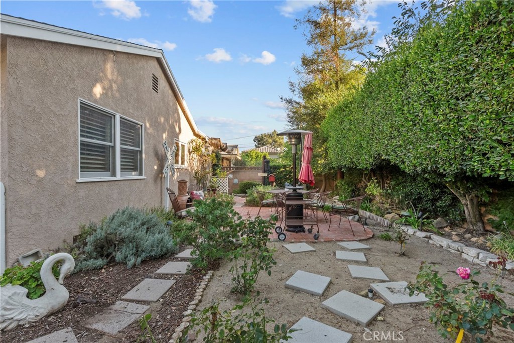 10827 Yarmouth Avenue