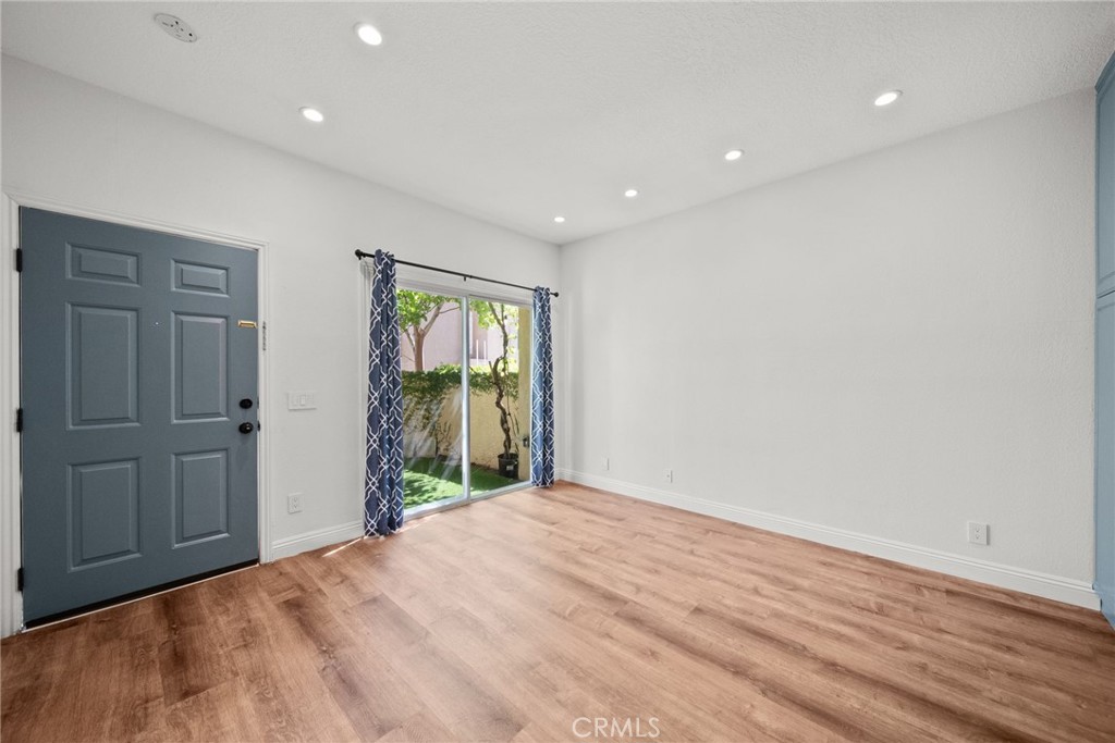 25725 Perlman 127