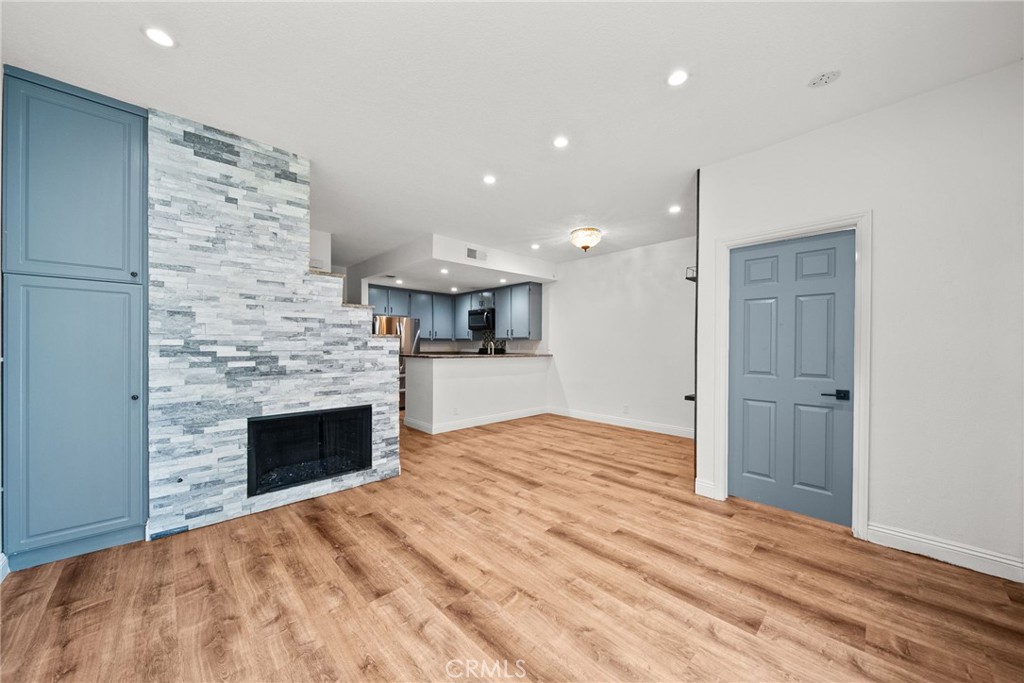 25725 Perlman 127