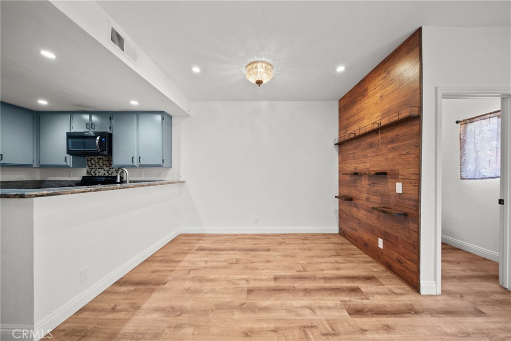 25725 Perlman 127
