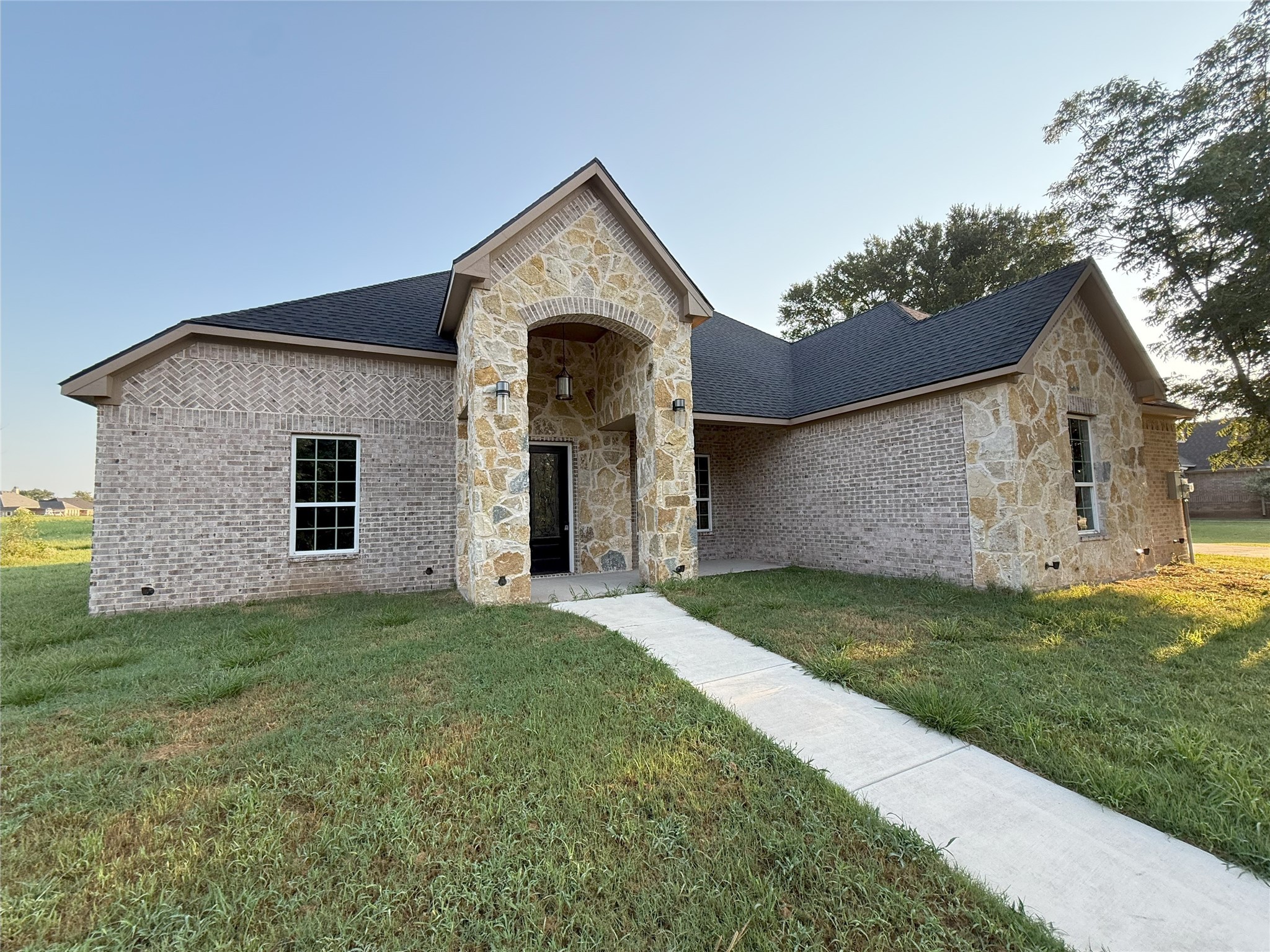 1007 legend Avenue