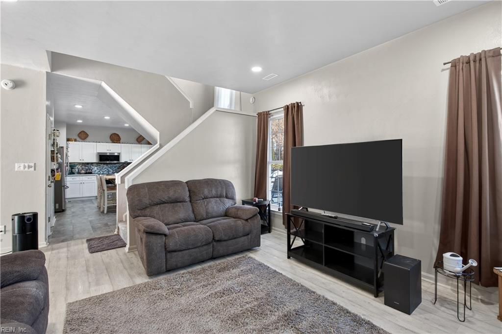 6812 Burbage Lake CIR