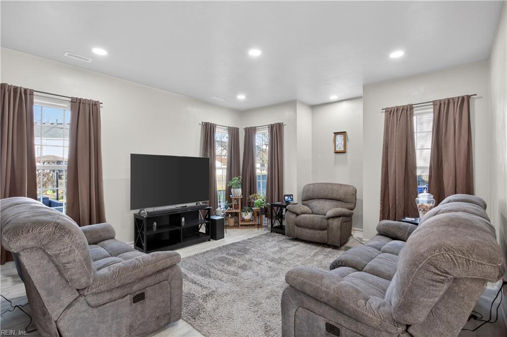 6812 Burbage Lake CIR