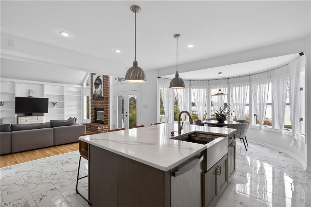 118 Sleepy Point WAY