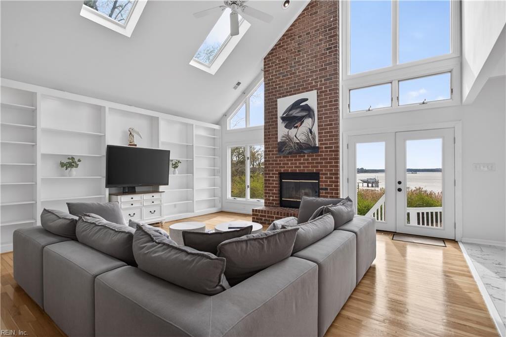 118 Sleepy Point WAY